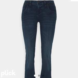 Jätte fina ltb jeans i färgen natt blå,skulle gärna vilja byta mot ett par 24/32 ❣️