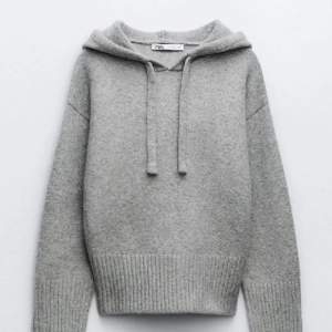 Jättefin grå hoodie köpt från zara för 500kr. Tröjan är aldrig använd någon gång, alltså i helt nyskick och inga tecken alls på användning. Storlek s. Säljer då den inte kommer till användning.❤️