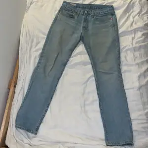 Feta ljusblåa levis jeans Sparsamt använda Storlek W41 L42