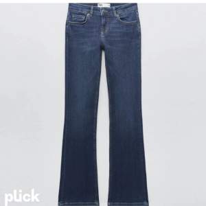 Säljer dessa slutsålda bootcut jeans från zara som aldrig är använda 💗 Nypris: 400, priset kan diskuteras