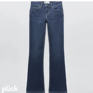 Zara bootcut jeans - Säljer dessa slutsålda bootcut jeans från zara som aldrig är använda 💗 Nypris: 400, priset kan diskuteras