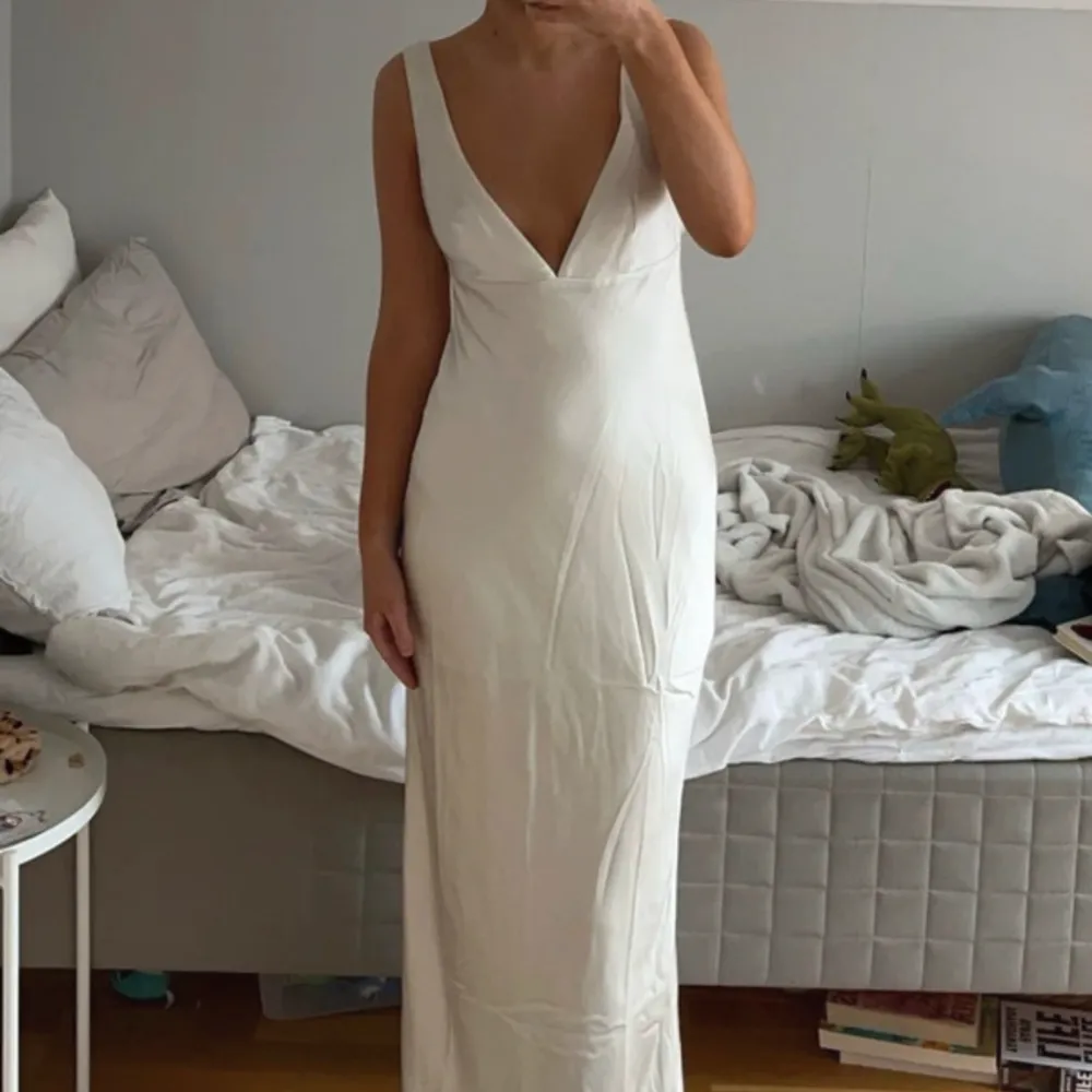 Superfin balklänning som jag köpt från Vinted, säljer den då den var för stor för mig. Från Meshki i storlek xxs men mer som en xs/s. Jag har endast testat den och den har kvar prislappar!. Klänningar.