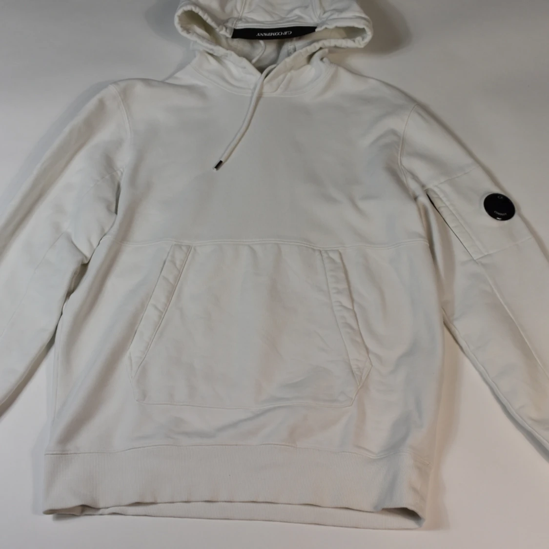 CP COMPANY ARM LENS HOODIE