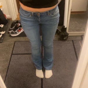 Jeans - Blåa jeans, från Kappahl, har används max 4 ggr, köpte för 500, priset kan diskuteras