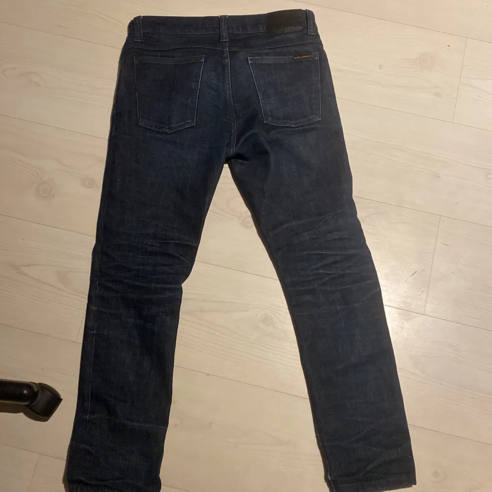 Säljer ett par shyssta nudie jeans i modellen grim tim, köpte på careOfcarl för ca 1600.  Bara höra av er ifall ni har fler frågor👌 . Jeans & Byxor.