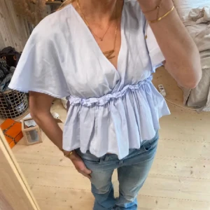 Blus - As söt blus som e så snygg till ett par shorts💕