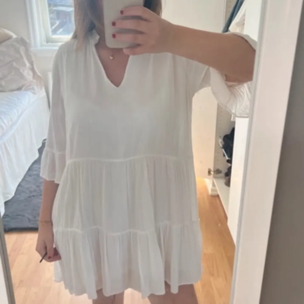 Super gullig och fin vit klänning inför sommaren 💕💕💕❣️❣️. Klänningar.