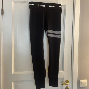 Träningstights från stronger🤩 - Använda en gång🦋  Träningstights från stronger med hög midja🫶