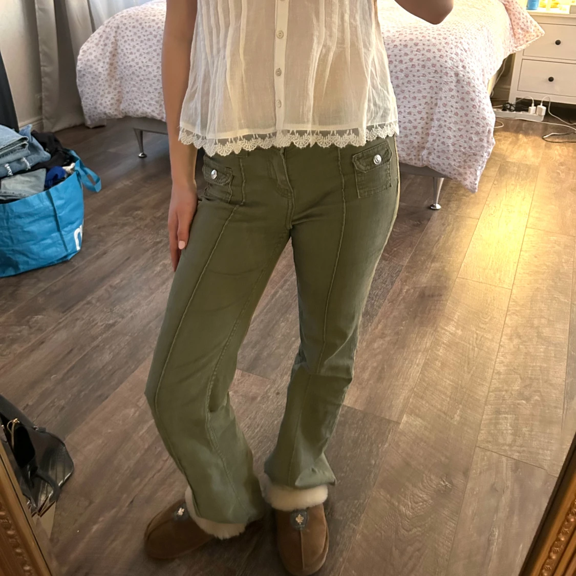 Gröna HM jeans  - 90