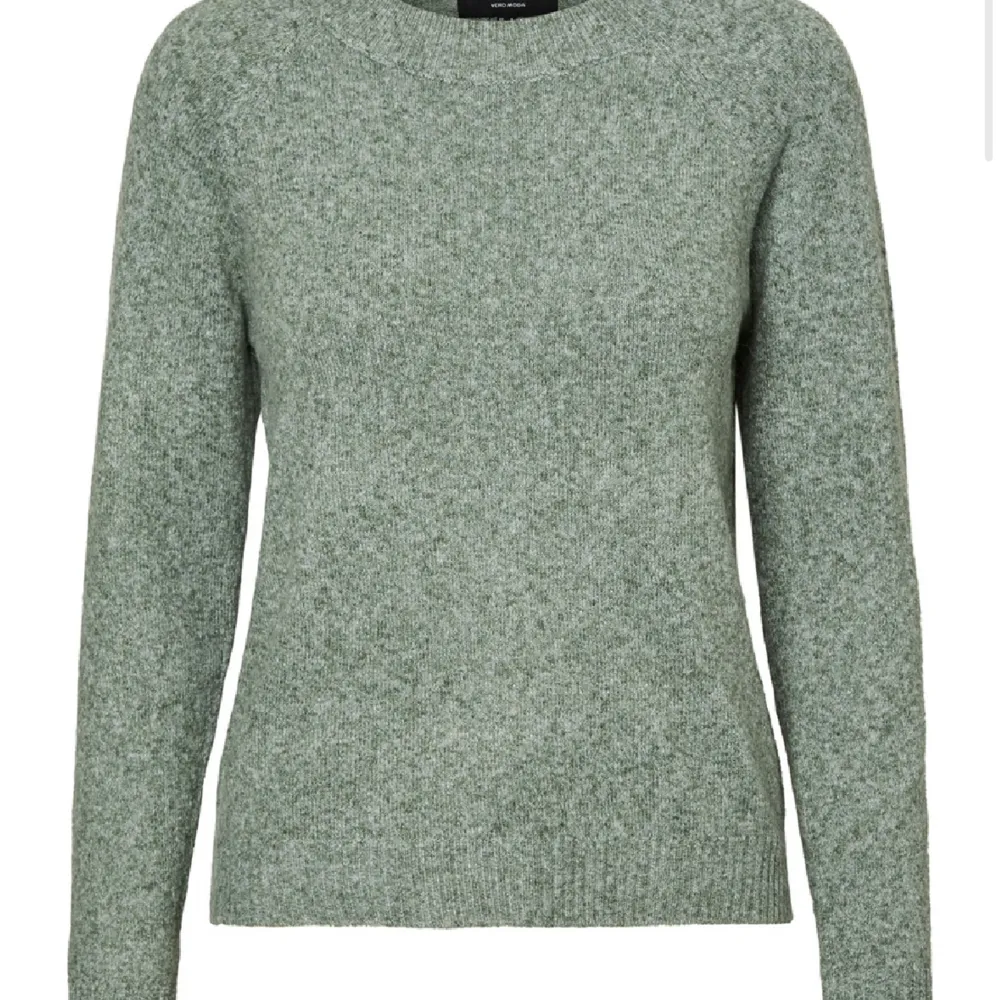 Superfin grön stickad tröja från vero moda i mycket bra skick. Jättemjuk och inte nopprig. Köpt för 250kr. Tröjor & Koftor.