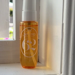 Sol de Janeiro 62 - Sol de Janeiro 62, som ni ser är den nästan helt full använd 2 sprej ungefär❤️30ml så perfekt att ha med i väskan exempelvis 