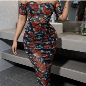 Blommig klänning - Super fin sommar blommig klänning i Storlek S 🥰🥰