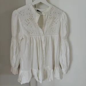 Blus - Jätte fin sommar blus. Från zara men finns inte att köpa längre. Den är i bra skick