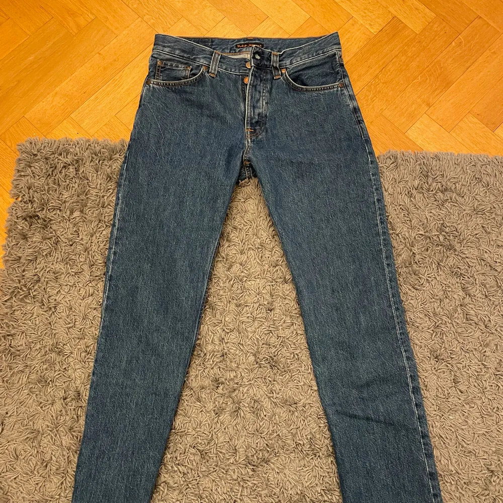 Säljer nu dessa feta jeansen i en sjuk snygg färg och tvätt! Jeansen är använda Max 2 till 3 gånger! Skriv om det är några funderingar om bilder och priset är ej hugget i sten!. Jeans & Byxor.