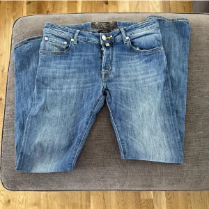 Jacob cohen jeans - Säljer mina jacob cohen jeans 9/10 sick  Som är slim fit