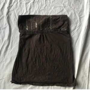 Bandeautopp - Superfin brun bandeautopp med paljetter, säljer för att den tyvärr är fel storlek för mig :)