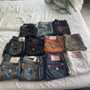 True religion jeans  - Hard asf byxor och jeans rare asl 🙏🙏💯💯🔥 skicka gärna offer homies 💯💯😝🤔tar oxå trades 🕊️🕊️🕊️😤😤