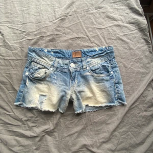 Lågmidjade shorts - Lågmidjade shorts i bra skick 💕