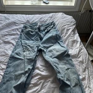 Jenas  - Jens från lager157 i storlek s. Lite utsvängda. Mer bilder fås vid önskan  Pris kan även diskuteras 