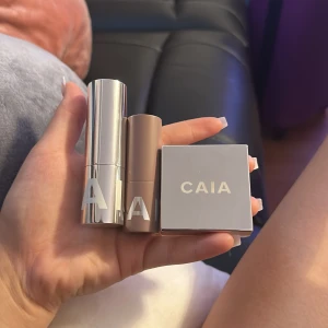 Caia smink  - Säljer detta Caia smink då jag måste minska ner på smink.  Separat pris kom till mig privat  Allt tillsammans: 300