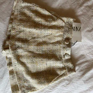 Oanvänd kjol/shorts - Fint skick, byxkjol. Storlek xs.