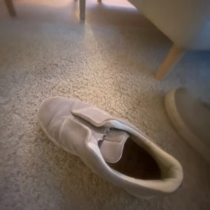 Eytys - Jag säljer de här jättesnygga skorna från eytys! De är i bra skick och jag säljer då de tyvärr är för stora på mig, priset kan diskuteras!🥰