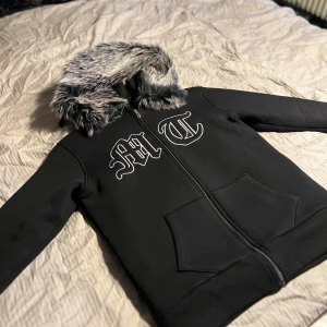 Tuttolente MT Fur - Orginalpris: 1900kr - Tuttolente MT fur tröja använd ett par gånger i storleks S, true to size