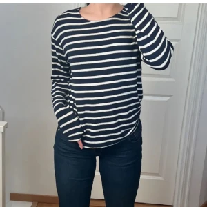 Randig tröja  - 🌸Säljer då den inte används ❣️i bra skick🌸