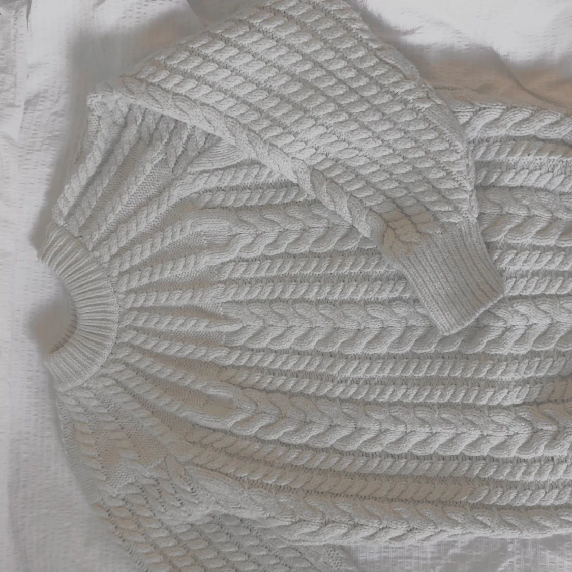 Kabelstickad tröja  - 90