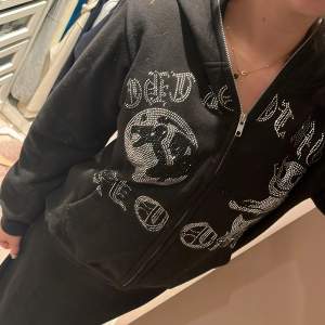 Supercool rhinestone hoddie ifrån aim for the Moon. Bra skick kan inte se att några stenar är av💓