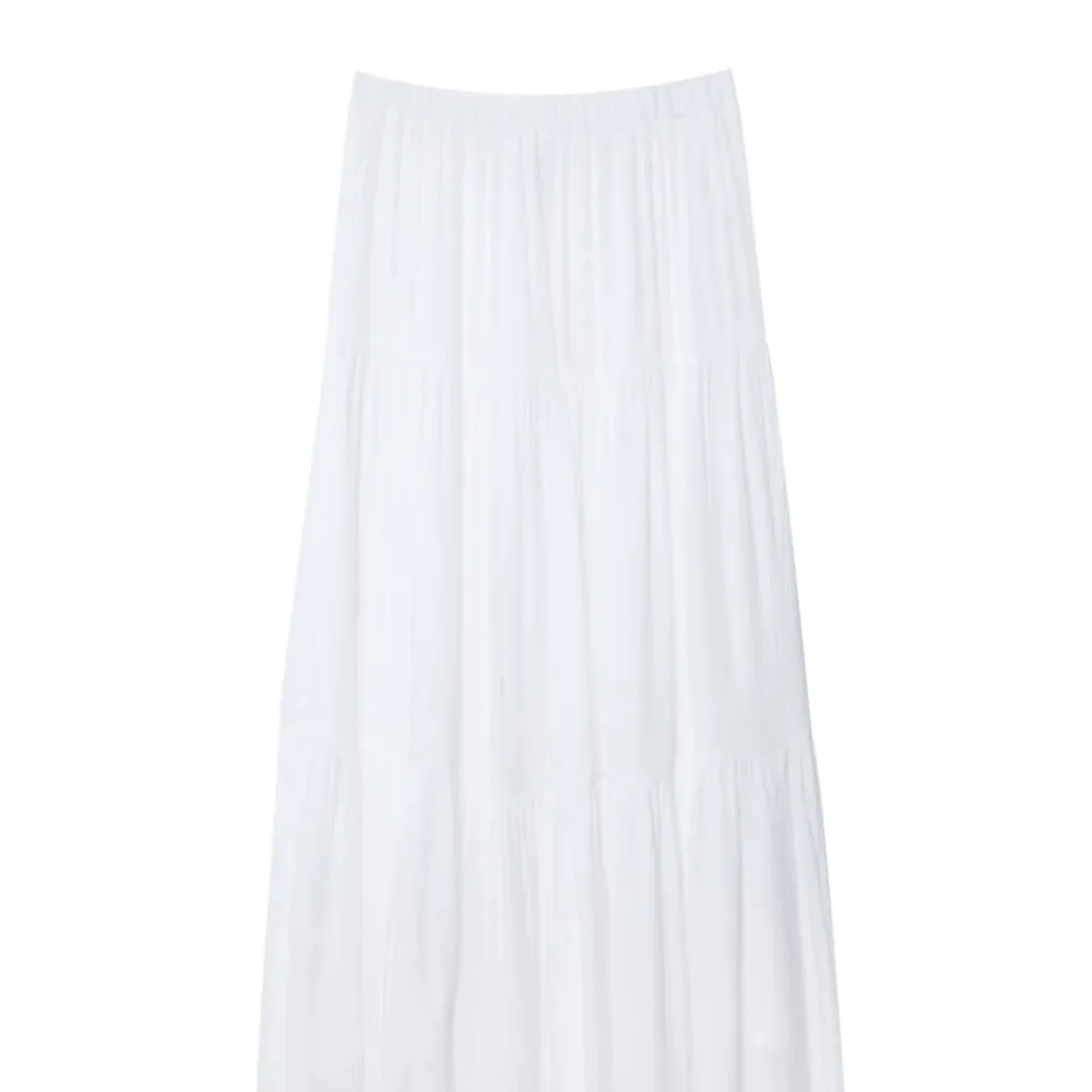 Jättefin kjol perfekt nu till sommaren 💕bilderna är lånade från Zalandos hemsida. Kostar 329kr ny och säljer för 160+frakt💘. Kjolar.