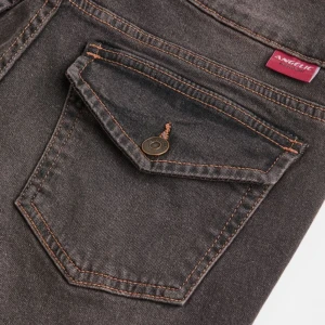 Lowwaist flared jeans - Säljer de populära jeansen som har trendat länge, helt slutsåld och har varit det länge. Knappt använd, strl S och är i en jättefin färg.   Säljer ett par likadana fast i ljusblått