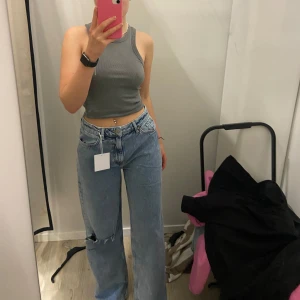 Lågmidjade jeans 🩵 - Helt oanvända Lågmidjade jeans, lite baggy men sitter väldigt fint 