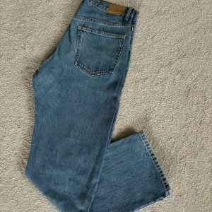 Weekday jeans - Tjena, säljer mina snygga weekday jeans då de inte kommer till användning längre. Storleken är 30/32 och sitter väldigt bra. Vid andra frågor eller funderingar så är det bara att höra av dig.