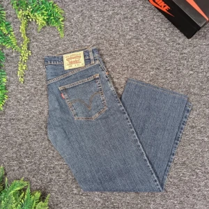Levis 518 - L34 W34 Ny skick inget märkbart slitage  Säljer då de ej var min passform