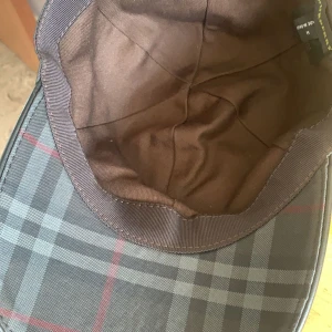 Burberry keps  - Helt ny oanvänd/Ingen fläck eller smuts kom in för flera detaljer 
