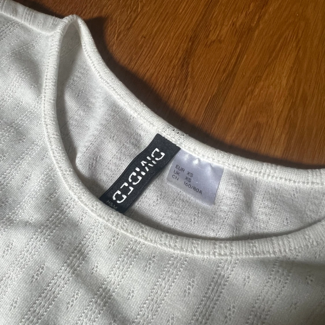 Kortärmad topp i pointellemönster - 91