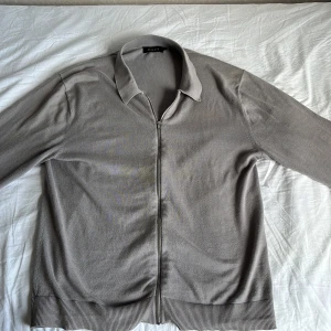 Fin  jumper - Har använt den lite  Den e jätte skön o har på sig  Hör av dig vid några frågor 