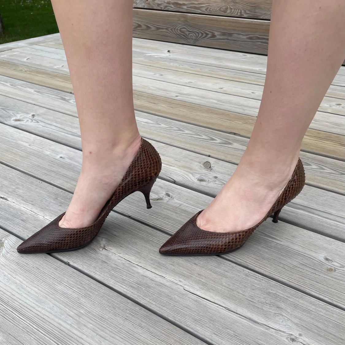 Snygga klackar av ormskinn - 90