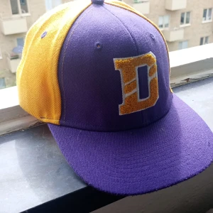 Gul/lila dickies keps oanvänd one size - Onesize helt oanvänd