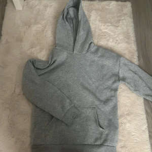 Tjocktröja  - Jätte skön och mysig tjocktröja som har används ett fåtalgånger och är i bra skick 😊❤️