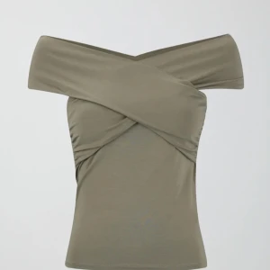 Grön topp - Finaste toppen från Gina Tricot som är knappt använd!!