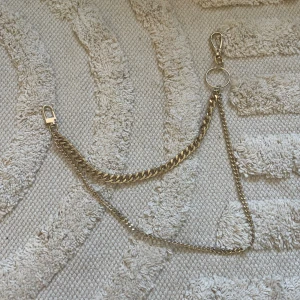 Kedja  - Kedja att t.ex sätta på sidan av jeans. Superfint skick.