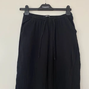 Vida byxor - I bomull, jättesköna men för små i midjan. 