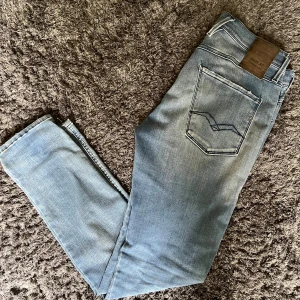 Replay anbass jeans - Tja säljer nu dessa replay anbass i toppskick. Kom dm vid frågor eller för fler bilder