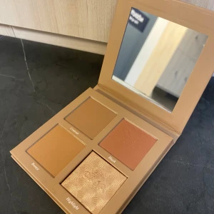 NYSKICK CLASSY - Endast testad med rena borstar! Tyvärr passar inte färgerna mig.  Köpt för 445kr 