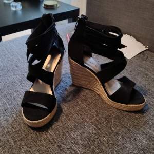 Wedges from Tamaris size 38  New with tags  No original box  Black Insole 24cm Heel ca 9cm