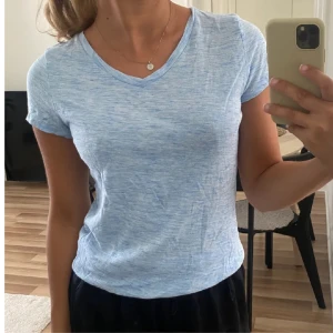 Tshirt - Lite nopprig därav billig 🩵