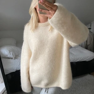 Mohair tröja  - Superfin mohairtröja från Hm, använd fåtal gånger så i mycket bra skick🙌🏼helt slutsåld!