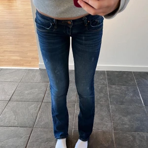 Ltb jeans  - Snygga ltb jeans valarie det är i fint skick  och har inga defekter  Jag är 170 och de passar bra i längden på mig  Ny pris 1100 mitt pris 550